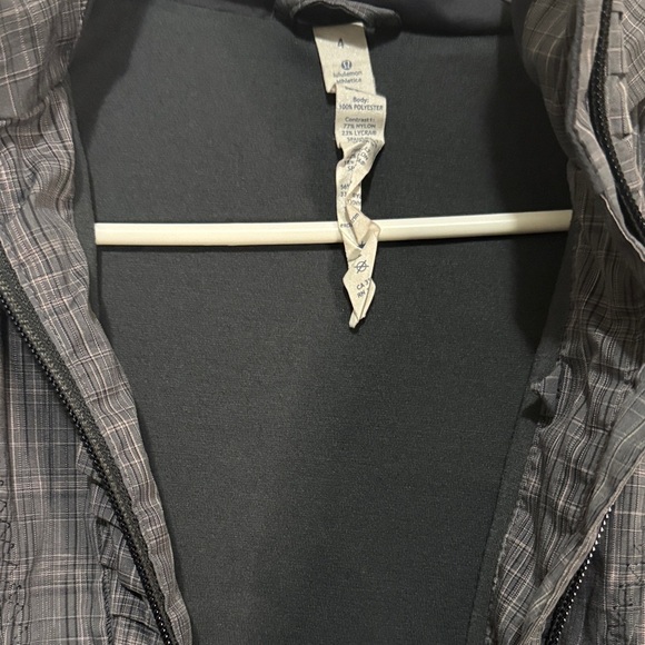 🖤 Lululemon Run: For Your Life Jacket — Black Plaid (Size 4) - Picture 11 of 11